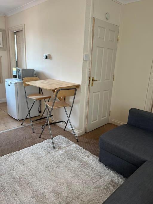 1 Bedroom Flat Sleeps 4 In Abingdon Oxfordshire Екстериор снимка